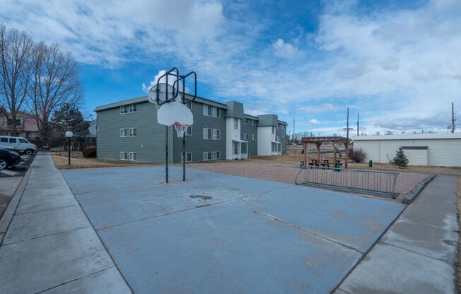 2 beds, 1 bath, 715 sqft, $995, Unit F206