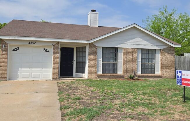 3807 PICKWICK LN