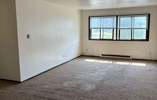 2 beds, 1 bath, $825