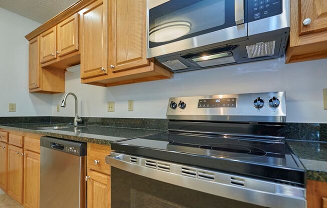 2 beds, 2 baths, 1,556 sqft, $2,100, Unit 7102