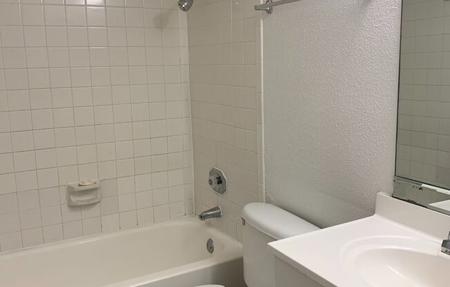 1 bed, 1 bath, 640 sqft, $885, Unit 0205