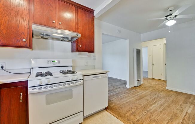 2 beds, 1 bath, $3,295