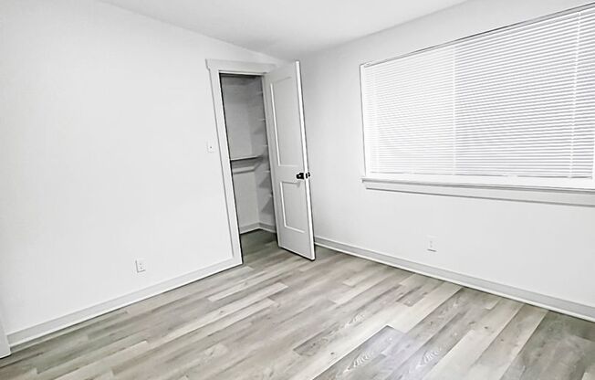 2 beds, 1 bath, 800 sqft, $1,200, Unit 5