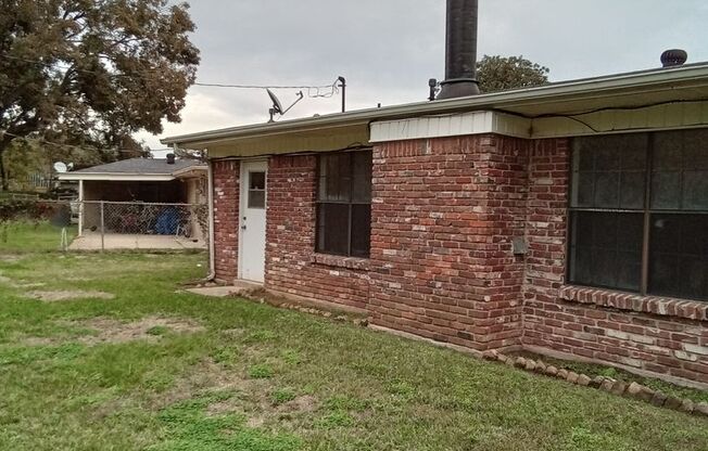 3 beds, 2 baths, $1,650