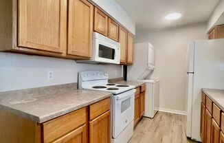 3 beds, 1.5 baths, 1,000 sqft, $1,350, Unit 3