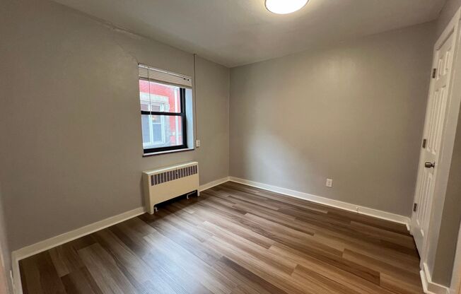 1 bed, 1 bath, 420 sqft, $1,549, Unit 5326 Fifth Ave. #25