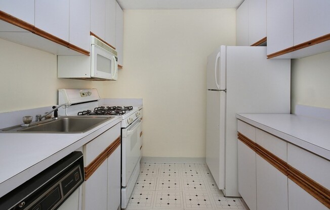 2 beds, 2 baths, 1,025 sqft, $4,200, Unit 602