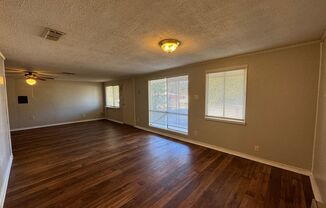 3 beds, 1 bath, $1,100