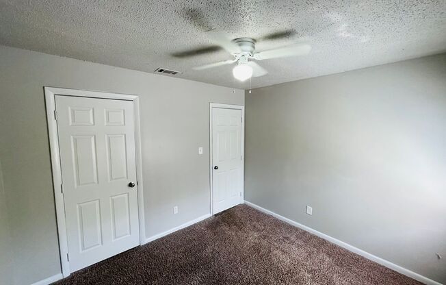 2 beds, 1 bath, 700 sqft, $825, Unit Apt 25