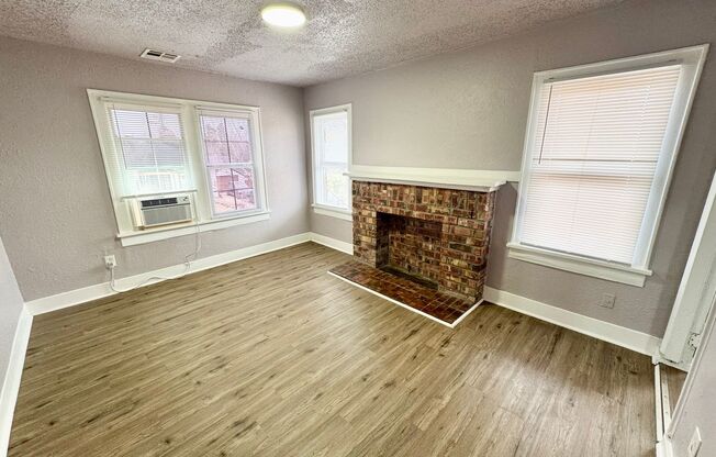 1 Bed / 1 Bath Close to the Plaza
