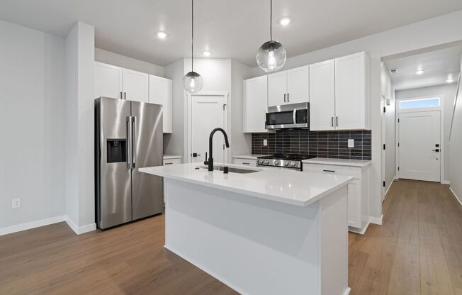 3 beds, 2.5 baths, 1,475 sqft, $2,595, Unit 3330