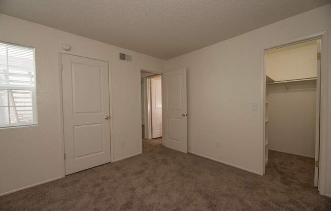 Woodbridge vacant 1x1 bedroom