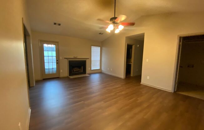 Remodeled 3bedroom home in established area.