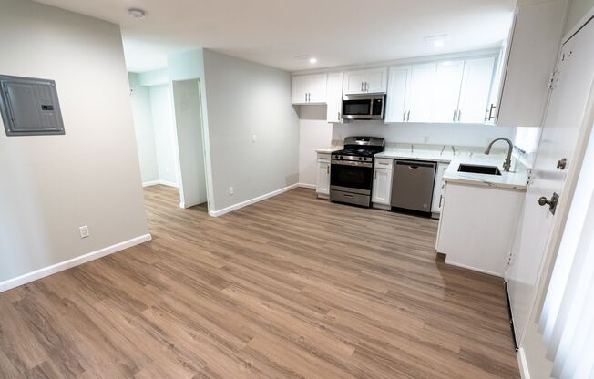 Studio, 1 bath, 565 sqft, $1,798, Unit 300