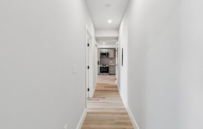 2 beds, 1 bath, 840 sqft, $2,800, Unit 411