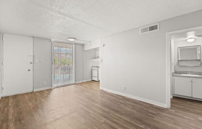 1 bed, 1 bath, 535 sqft, $800, Unit 27