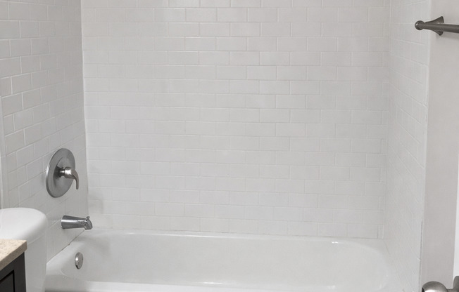 1 bed, 1 bath, 700 sqft, $1,695, Unit 2700 - 2D