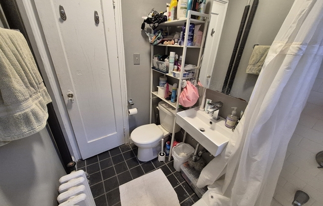 2 beds, 1 bath, 916 sqft, $4,000, Unit 27
