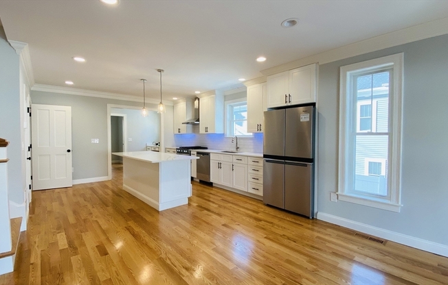 211 W ST