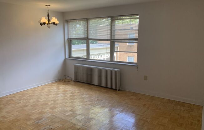 2 beds, 1 bath, $1,710, Unit 317B