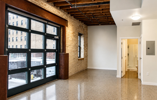 1 bed, 2 baths, 911 sqft, $2,125, Unit 112