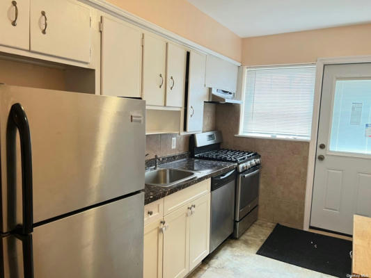 2 beds, 1 bath, $2,950