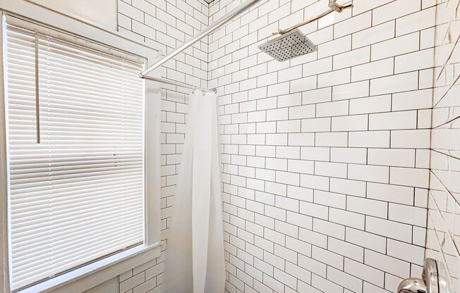 1 bed, 1 bath, 600 sqft, $995, Unit 205