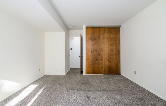 2 beds, 1 bath, 900 sqft, $1,095, Unit 11023B