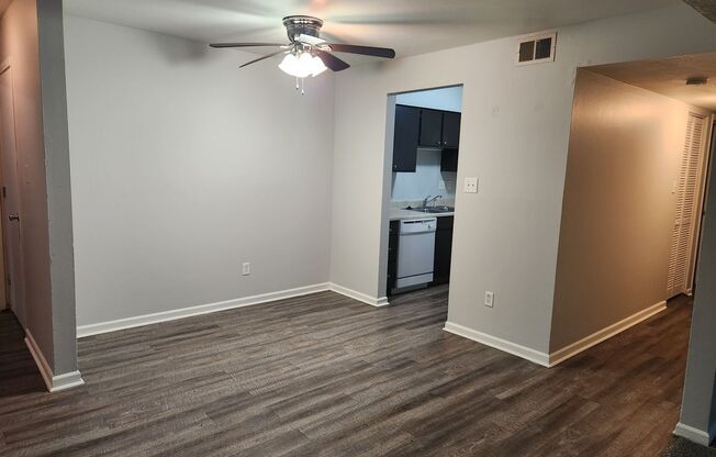 2 beds, 1 bath, 775 sqft, $885, Unit 364C