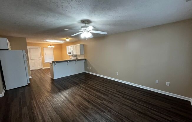 2 beds, 2 baths, $875, Unit B