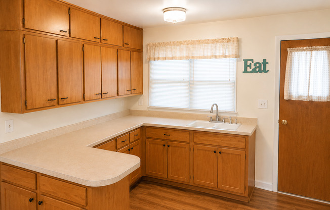 1 bed, 1 bath, $1,100, Unit 19