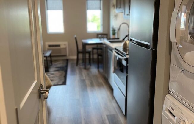 Studio, 1 bath, 349 sqft, $1,350, Unit 9-E