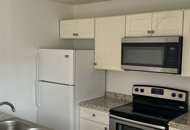 2 beds, 1 bath, $1,800, Unit # 1