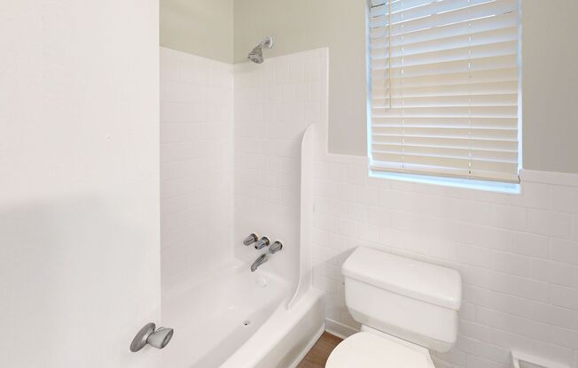 2 beds, 1.5 baths, 1,210 sqft, $1,199, Unit 15-G