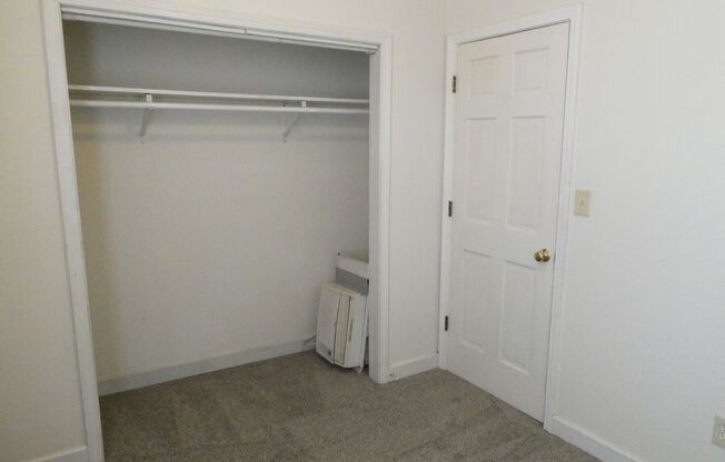 1 bed, 1 bath, $590, Unit Apt. 4