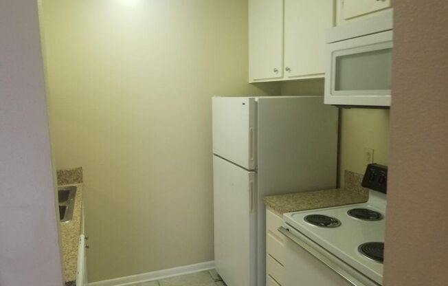 2 beds, 1 bath, 860 sqft, $839, Unit 0303