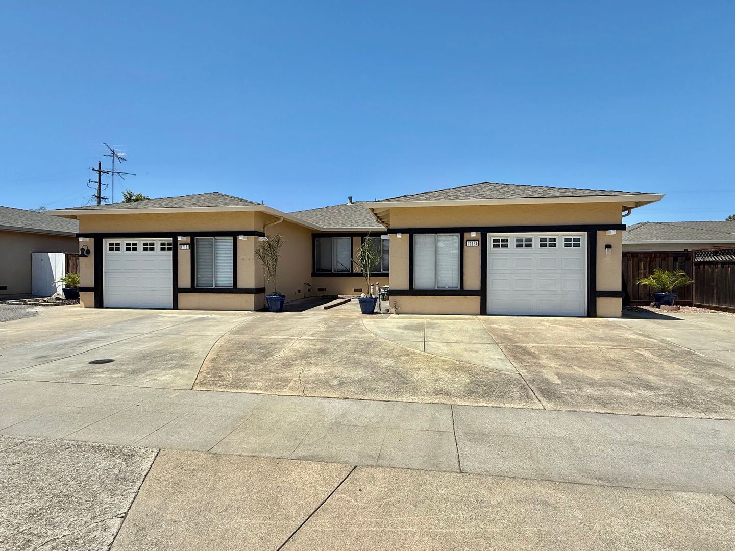 Willow Glen/Cambrian duplex - Beautifully Maintained with Spacious Backyard & Upgrades