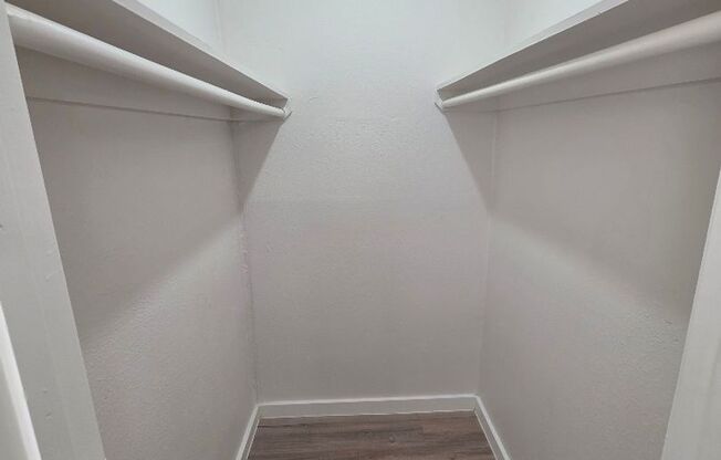 1 bed, 1 bath, 700 sqft, $999, Unit ELP2200-204