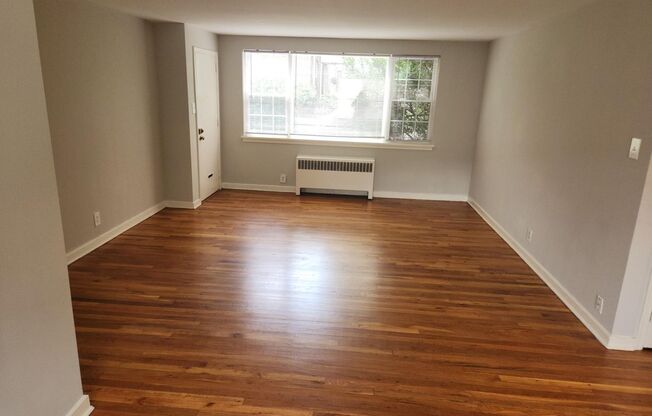 2 beds, 1 bath, 897 sqft, $2,335, Unit A-17