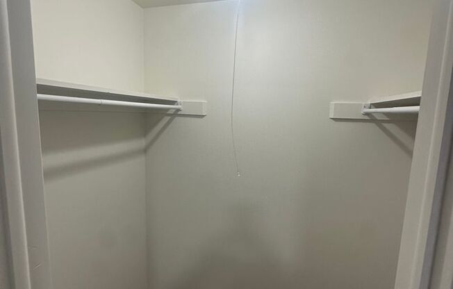 2 beds, 1 bath, 905 sqft, $1,400, Unit 5474-C
