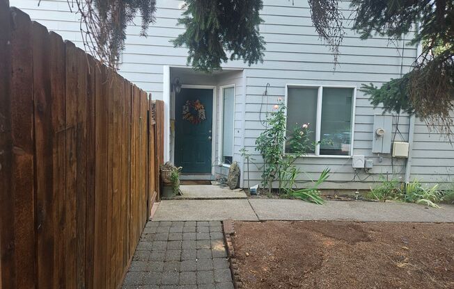 Spacious 3 bedroom 2.5 bath in Hillsboro
