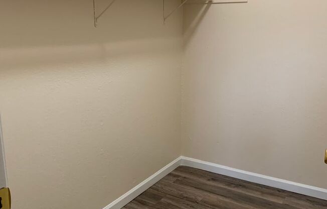 1 bed, 1 bath, 620 sqft, $1,400, Unit 3240 G