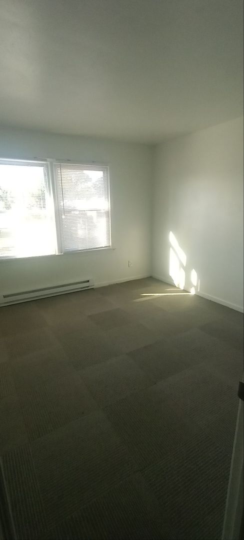 1 bed, 1 bath, $925, Unit # 4