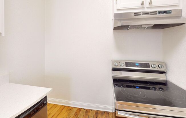 Studio, 1 bath, 350 sqft, $1,395, Unit 208