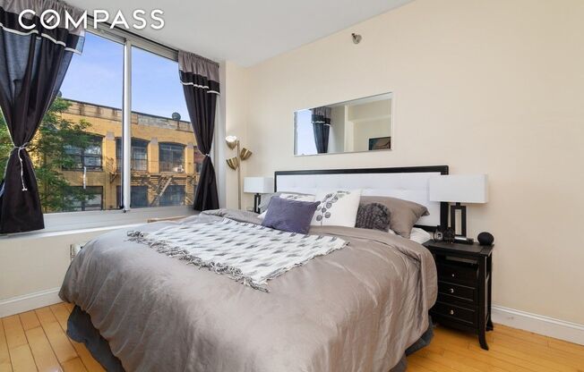 249 E 118 ST