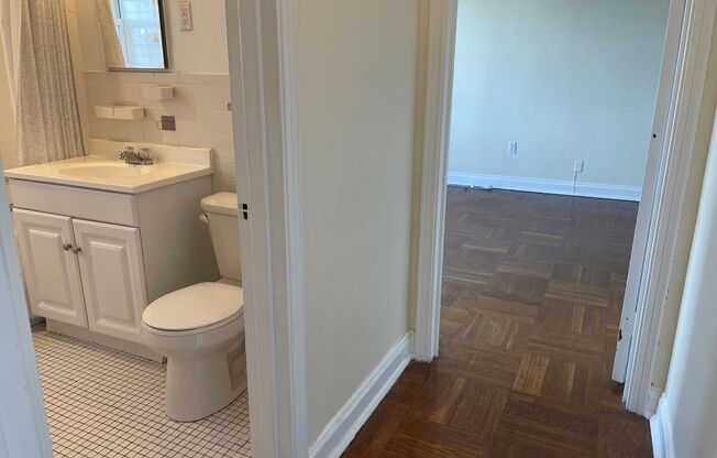 1 bed, 1 bath, 768 sqft, $1,510, Unit Royal York 211