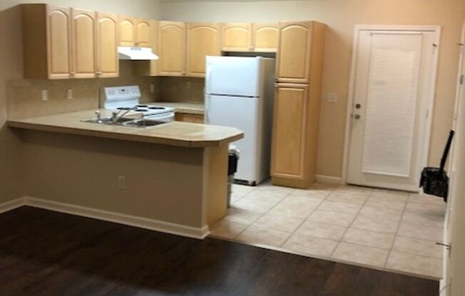 2 beds, 2 baths, 1,100 sqft, $1,450, Unit A