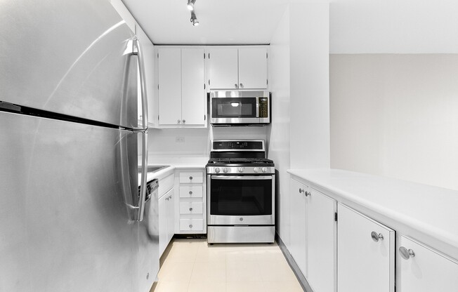 1 bed, 1 bath, $4,400, Unit 21E
