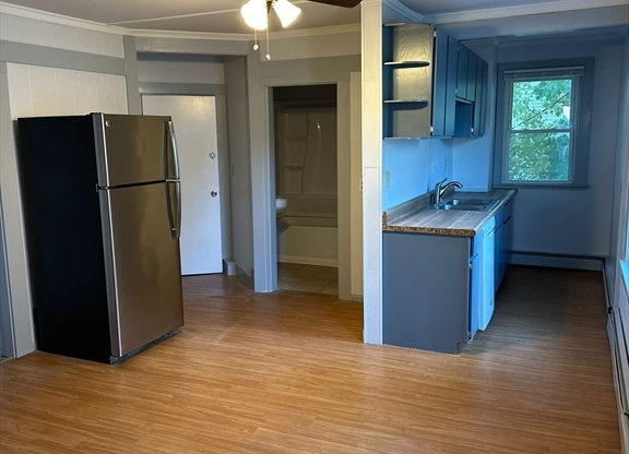 2 beds, 1 bath, 1,000 sqft, $2,200, Unit 2