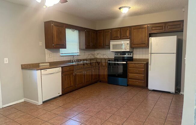 3 beds, 2 baths, $1,450